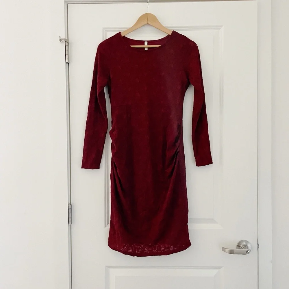 NWT Pinkblush Maternity Ruched Lace Dress Burgundy - Picture 4 of 10